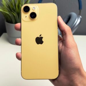Valentin Petukhov Instagram - Вроде как на этой неделе ожидаются какие-то анонсы от Apple. Среди которых весенний iPhone 14 в желтом. Plus, очевидно, тоже получит новый-старый цвет.