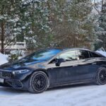 Valentin Petukhov Instagram - Неделю отъездил в счастье на Mercedes EQS 53 AMG. Очень странная вафля, мы снимали «гражданскую» версию когда еще Mercedes собирался их официально продавать. А теперь ты просто обращаешься к ребятам из @continentmotors (им как раз и спасибо за предоставленную возможность) и либо берешь в прокат покататься и осознать, либо заказываешь что хочешь с географией - весь мир. Все под ключ, в лучшем виде. Что касается самого EQS. Внешне спорно, внутри тотальный кайф, особенно вечером с подсветками и экранами. Запас хода реальный ~400, чего вполне достаточно. AMG чуть собранней «обычной» версии и многим может быть жестким. Но мне понравилось. Электрический S-class еще и AMG. Это ли не мечта? Покатался, понял, что для меня нет. А теперь отдам @diamagneticru, большому ценителю трех букв, чтоб он ловко съездил на нем, пострадал и видос для вас снял. Хотел его чистеньким снять, но погода такая, что пока с мойки доехал - получите. 😅🙈 А, да. Фото сделаны на Galaxy S23 Ultra.
