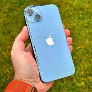 Valentin Petukhov Instagram - Провели первый народный дроп-тест iPhone 14 Plus. Ceramic Shield вещь, конечно.