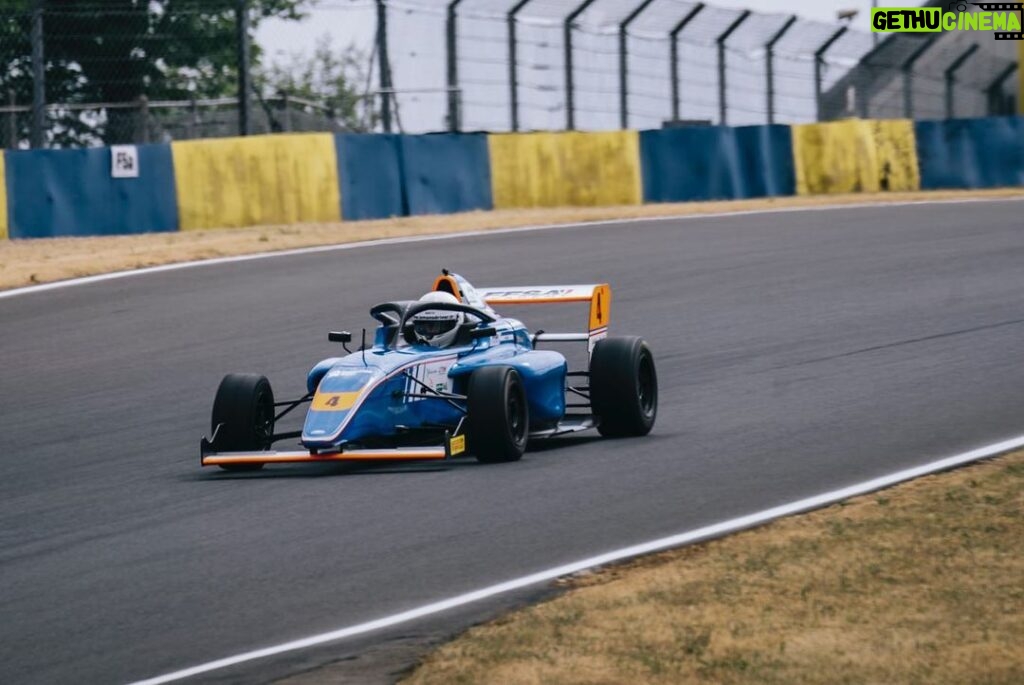 Valentin Roellinger Instagram - Un régal de revoir les photos de cette 1ère journée de pilotage 😍 & encore un gros merci à @oscaro_official pour leur confiance 🏎💨