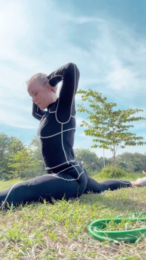Valentina Shevchenko Instagram - Stretching at the end of any workout is must do! 👊👊👊

Rocking workout clothing powered by gorgeous halleberry x @sweatybetty 💪💪💪 

#Thailand #nature #workout #mmatraining #stretching #ufc #fighter #athlete