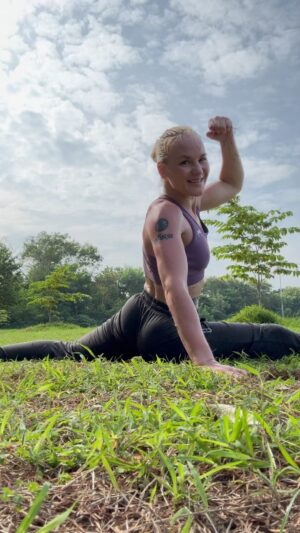 Valentina Shevchenko Instagram - Love to workout on the nature ! 👊
It feels inspiring and uplifting 💚

#Thailand #Phuket #Island #2024 #January #mmatraining #ufc #fighter #bullet