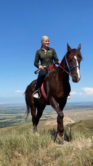 Valentina Shevchenko Instagram - Why I love my summers 😄 

#mma #mmafighter #horseriding #horse #cowgirl #cowgirlstyle #summertime #traveler