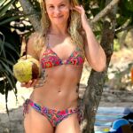 Valentina Shevchenko Instagram - Birthday girl 🥰 Favorite place🌴 favorite drink 🥥🧜🏻‍♀️ Thailand