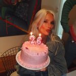 Valentina Zenere Instagram - 💖💖💖💖💖💖cumpleaños feliz, 26 años y me siento enormeeee ke me pasa. Tengo los mejores amigos que han logrado sorprenderme y hacerme feliz una vez más, gracias a todos por los mensajes de amor. Deseo siempre lo mejor que tenga esta vida para toda esta gente que amooo gracias