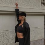 Valentina Zenere Instagram - 🖤🥂✨ Always in @aloyoga