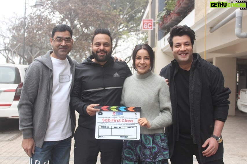 Varun Sharma Instagram - Starting off 2024 on a First Class note with gratitude and excitement as we commence our Shoot today for ‘Sab First Class’ with my Jigri @shehnaazgill helmed by @balwindersinghjanjua and Produced by @muradkhetani Sir @cine1studios @movietunnelproductions & @officialjiostudios This one is gonna be a Super fun ride and this one’s for everyone who’s been there and your support is why life mein ‘Sab First Class’ hai! ❤️💫 Jai Mata Di 😇✨