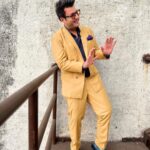 Varun Sharma Instagram – ⚡️💛

Styled by – @anshikaav
Assisted by – @yash__shah1612
Suit – @ankitalathofficial 
Shoes – @dmodotofficial
Watch – @jaipurwatchcompany
Sunglasses – @thehalfdone
