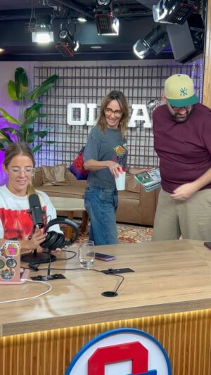 Verónica Lozano Instagram - Aceptar desafíos , con Miedo y Alegría .
Con 53 años celebro la posibilidad de trabajar en un universo distinto al mío , agradezco la posibilidad de trabajo . Gracias Luis , Migue por esta oportunidad 🧚‍♀️ Gracias a mis bosses de Telefe por darme el ok 
Gracias Olguita , Nati, Betu, Homero y Eial por Seria Increíble 🙌🏻❤️ y al equipo todo. Vamos por más charlas de psicología! Arrancamos con Miedo !?

Vos a q le tenés miedo 😟