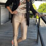 Verónica Lozano Instagram - Anita y Millie 3 looketes @kosiuko @cynthiakern 🌷 Cuál te gusta más 🤔💕