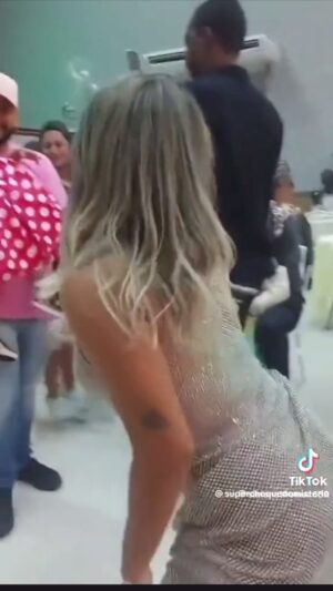 Verónica Lozano Instagram - Cuando te equivocas de fiesta 😅😳🤣 @ amigx fuera de contexto 🤓
