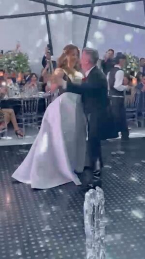 Verónica Lozano Instagram - Lizy&Sebas 💘
Gracias a los dos por hacerme parte de éste día tan especial . Celebrar el amor, elegirse día a día, formar una familia . 
La fiesta fue proporcional a lo q te quiero Lizy ! Sos una niña bella , dispuesta a divertirse , bailar , amar y soñar. Gracias por una noche hermosa! Casate una vez por mes !! Lo necesito 💖•
Los invito a escribir deseos para los dos 💫