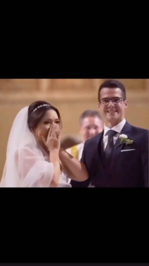 Verónica Lozano Instagram - Se me metió una boda en el ojo 🥲❤️
Hermosa sorpresa para la novia , sus alumnos también dijeron si 😀
Amor siempre ❤️💙