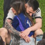 Verónica Lozano Instagram - Hola @fifa me imagino q es fake news q quieren sancionar a nuestra Capitana del Amor Antonela. Sin ella nada de esto hubiera sido posible , ella también puede y merece besar la copa . Nos representa ♥️. Es también Su Copa , La Nuestra .🇦🇷💖👊🏻