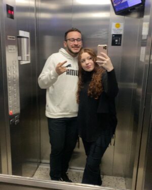 Victória Diniz Instagram - Feliz 1 ano para nós meu amor!! 
Nesses 365 dias juntos, aprendemos muito um com o outro, e eu quero passar o resto da vida aprendendo com você e esse seu jeito único de enxergar o mundo. Obrigada por me incluir na sua vida, nos seus hobbies, seus gostos… Eu amo aprender cada vez mais sobre você e as coisas que você gosta. Amo compartilhar segredos nossos e ficar rindo um do outro até altas horas, ou quando assistimos algo juntos e cochilamos sem querer, quando você percebe que eu estou agitada e tenta me acalmar mesmo sem falar nada… Entre outros momentos tão incríveis que só nós dois sabemos, vivemos e aproveitamos durante esse 1 ano!! Obrigada por além de tudo ser meu melhor amigo, você sabe que pode sempre contar comigo, vou sempre te apoiar ❤️ Eu te amo meu gatinho!