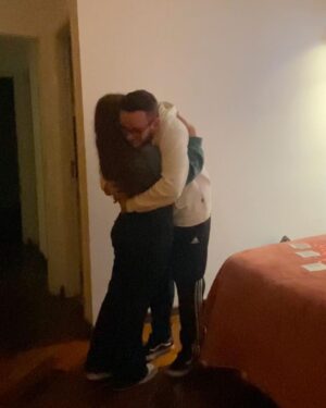 Victória Diniz Instagram - Feliz 1 ano para nós meu amor!! 
Nesses 365 dias juntos, aprendemos muito um com o outro, e eu quero passar o resto da vida aprendendo com você e esse seu jeito único de enxergar o mundo. Obrigada por me incluir na sua vida, nos seus hobbies, seus gostos… Eu amo aprender cada vez mais sobre você e as coisas que você gosta. Amo compartilhar segredos nossos e ficar rindo um do outro até altas horas, ou quando assistimos algo juntos e cochilamos sem querer, quando você percebe que eu estou agitada e tenta me acalmar mesmo sem falar nada… Entre outros momentos tão incríveis que só nós dois sabemos, vivemos e aproveitamos durante esse 1 ano!! Obrigada por além de tudo ser meu melhor amigo, você sabe que pode sempre contar comigo, vou sempre te apoiar ❤️ Eu te amo meu gatinho!