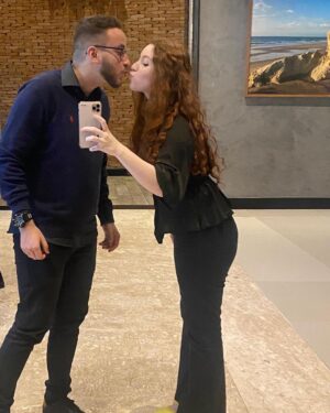 Victória Diniz Instagram - Feliz 1 ano para nós meu amor!! 
Nesses 365 dias juntos, aprendemos muito um com o outro, e eu quero passar o resto da vida aprendendo com você e esse seu jeito único de enxergar o mundo. Obrigada por me incluir na sua vida, nos seus hobbies, seus gostos… Eu amo aprender cada vez mais sobre você e as coisas que você gosta. Amo compartilhar segredos nossos e ficar rindo um do outro até altas horas, ou quando assistimos algo juntos e cochilamos sem querer, quando você percebe que eu estou agitada e tenta me acalmar mesmo sem falar nada… Entre outros momentos tão incríveis que só nós dois sabemos, vivemos e aproveitamos durante esse 1 ano!! Obrigada por além de tudo ser meu melhor amigo, você sabe que pode sempre contar comigo, vou sempre te apoiar ❤️ Eu te amo meu gatinho!