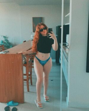 Victória Diniz Instagram - impossível colocar tudo que eu vivi esse ano em 10 fotos, mas ta aí um photo dump de 2022 ❤️ (o ultimo com 19 anos) ✨