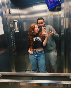 Victória Diniz Instagram - Feliz 1 ano para nós meu amor!! 
Nesses 365 dias juntos, aprendemos muito um com o outro, e eu quero passar o resto da vida aprendendo com você e esse seu jeito único de enxergar o mundo. Obrigada por me incluir na sua vida, nos seus hobbies, seus gostos… Eu amo aprender cada vez mais sobre você e as coisas que você gosta. Amo compartilhar segredos nossos e ficar rindo um do outro até altas horas, ou quando assistimos algo juntos e cochilamos sem querer, quando você percebe que eu estou agitada e tenta me acalmar mesmo sem falar nada… Entre outros momentos tão incríveis que só nós dois sabemos, vivemos e aproveitamos durante esse 1 ano!! Obrigada por além de tudo ser meu melhor amigo, você sabe que pode sempre contar comigo, vou sempre te apoiar ❤️ Eu te amo meu gatinho!