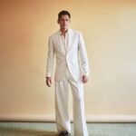 Vijay Varma Instagram - You can all write JaaneJaan in comments thank you very much 💁🏻‍♂️ #JaaneJaan trailer event for @netflix_in 😎 @vrindaanarang @aviraj @amaare.in @louboutinworld @sama.rajan @hairbyprasad