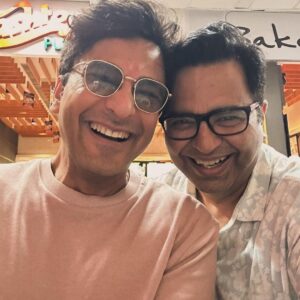 Vikas Khanna Instagram - Happy Birthday to 3 greatest chefs-friends-mentors-brothers. 

1. Dearest Ranveer you are my soul-friend. Some days I’m overwhelmed by your love & grateful to God that you are in my life & are my life. 
All said and done I can still do more push-ups than you. 
And Ishaan is right (listen to him). I’m his Chachu. 😜 

2. Dearest Ajay, you came in my life when I was lost & taking such a risk of hosting MasterChef 14 years ago. 
You are a Gods child & forever praying & supporting everyone. 

3. Dearest Hari. I’ve known you since I started cooking professionally in 1991. Long journey. Strong Friendship. Forever. 
Thank you for always always always being there. 

I made the music for 90 seconds, just incase 🤣🤣🤣