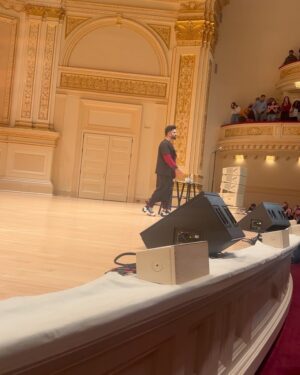 Vikas Khanna Instagram - What a history creating moment today. 
VIR DAS performed at the iconic Carnegie Hall in NY to a sold out audience. 
So much energy & brilliance on stage. 

This is not the first time Vir created history. On Nov 20th, he had won the International Emmy. 
More power to you brother for making India proud. 

XX

1. Vir enters the stage at the iconic @carnegiehall 
2.3.4. Mesmerized audience 
5. Standing applause for @virdas & @zarnagarg for 5 minutes. ❤️🥰
6.7. Backstage
8. Vir announced as a WINNER at Emmy
9. The king arrives & I shot it through Ekta Kapoor’s Emmy 
10. Backstage
