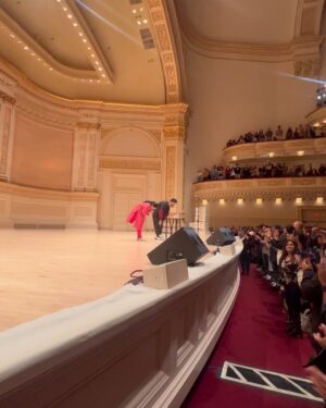 Vikas Khanna Instagram - What a history creating moment today. 
VIR DAS performed at the iconic Carnegie Hall in NY to a sold out audience. 
So much energy & brilliance on stage. 

This is not the first time Vir created history. On Nov 20th, he had won the International Emmy. 
More power to you brother for making India proud. 

XX

1. Vir enters the stage at the iconic @carnegiehall 
2.3.4. Mesmerized audience 
5. Standing applause for @virdas & @zarnagarg for 5 minutes. ❤️🥰
6.7. Backstage
8. Vir announced as a WINNER at Emmy
9. The king arrives & I shot it through Ekta Kapoor’s Emmy 
10. Backstage