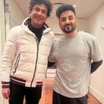 Vikas Khanna Instagram - What a history creating moment today. VIR DAS performed at the iconic Carnegie Hall in NY to a sold out audience. So much energy & brilliance on stage. This is not the first time Vir created history. On Nov 20th, he had won the International Emmy. More power to you brother for making India proud. XX 1. Vir enters the stage at the iconic @carnegiehall 2.3.4. Mesmerized audience 5. Standing applause for @virdas & @zarnagarg for 5 minutes. ❤️🥰 6.7. Backstage 8. Vir announced as a WINNER at Emmy 9. The king arrives & I shot it through Ekta Kapoor’s Emmy 10. Backstage