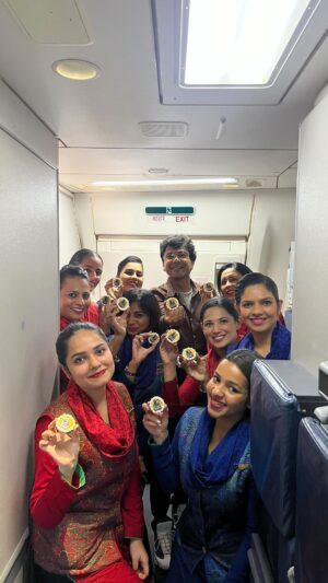 Vikas Khanna Instagram - HELLO NEW YORK. 

Thank you India for soooo much love for @americansikhfilm 
Watch now with the link in bio….

And soooo much appreciation from @airindia crew for the film. 
Please watch it in the link for a limited time. 

Especially 
KARTHIK GANESH JAGANMOHAN
JIMMY PILLOO PATEL
PRAVIN CHARANDAS TUMRAM
AVANI SHETTY
SEEMA BAJPAYEE
BHAVISHA PUNJA ODEDRA
ORIEL DSOUZA
MINAL RATHOD
ANJU DHARMENDRA SINGH
PRASAD MADHUKAR BHAMARE
ASHWINI GANVIR
DIPESH RANJIT BHAGAT
PRAJAKTA SANDEEP DAMLE
SHARMEEN IRSHAD QURESHI
JINAL RAMPRASAD KANOJIA
KINJAL PARMAR

Yes NY. Here we are. ❤️💜🧡💛
@wildwildwestra 
@guneetmonga 
@catherinelyns

COOKIYAN credit @chefmanishkhanna @browniepointindia