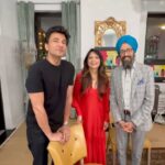 Vikas Khanna Instagram - Nisha Mathur from Sony TV, sits down with director Vishavjit Singh who brings you his touching and exhilarating story - "American Sikh” - now an Oscar-qualified short produced by Oscar winning producer Guneet Monga Kapoor and Michelin star chef and filmmaker Vikas Khanna! Manhattan, New York