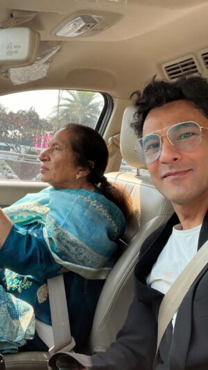 Vikas Khanna Instagram - Just landed in Amritsar to seek blessings from my roots for @bungalowny 

#newbeginnings #auspicious