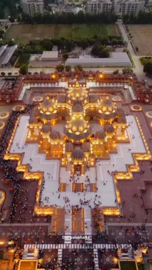 Vikas Khanna Instagram - Celebrate the divine return of Lord Rama on January 22, 2024. 

#Ayodhya