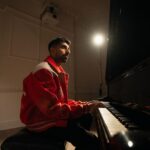Vikram Barn Instagram - Blown away by the support on my debut single & music video. Thank you all so much! London, Unιted Kingdom