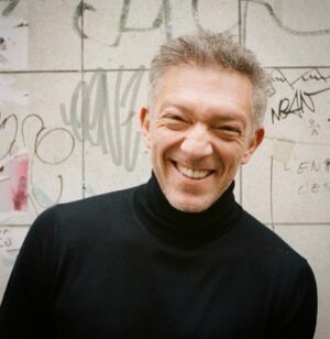 Vincent Cassel Instagram - Tête de chèvre 😈
#veenz #lifeizabeachandthenyoudie