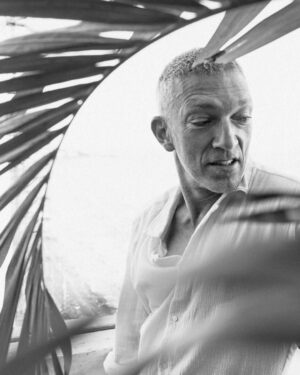 Vincent Cassel Instagram - Time flies....Let’s not forget to smile...
#ontheroadagain