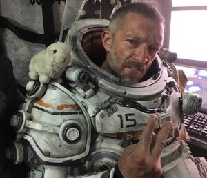 Vincent Cassel Instagram - Âcting is an important and serious f*****g job, never forget !🐰
#word @underwatermovie #captaincalamari