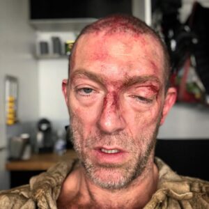 Vincent Cassel Instagram - ....dans 2 mois. 
#lempereurdeparis #19decembre🇫🇷
🎥 @jean_francois.richet @gaumont_  #mandarinfilms  #vidocq 💄FX @frederiqueney