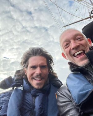 Vincent Cassel Instagram - Mes Mousquetons 
❤️❤️❤️+❤️
Sortie aujourd’hui 5 avril en salle
@piomarmai @francoiscivilofficiel @romainduris @vincentcassel @louisgarrel_official @evagreenweb @lynakhoudri @martin_bourboulon @dimitri_rassam @pathefilms @lestroismousquetaireslesfilms