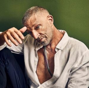 Vincent Cassel Instagram - Chillin’ lika vilain in RJ

📸 @fepinheiro for @iconmagazine