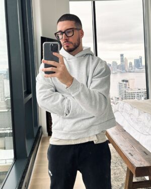 Vinny Guadagnino Instagram - If y’all love each other so much, switch phones today !
