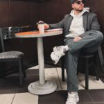 Vinny Guadagnino Instagram - Guy’s I’m happy to announce that I’m finally in the perfect relationship… I just don’t know how I’m going to tell my girlfriend.