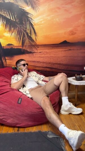 Vinny Guadagnino Instagram - New season or @jerseyshore premiers TONIGHT. 8 pm on @mtv #jsfamilyvacation 😎
