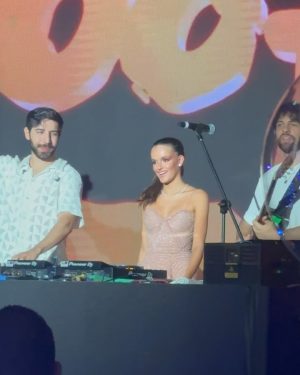 Virgínia Wanderley Instagram - A noite mais importante da adolescência da minha pequena foi perfeita! 🤍🌼 feliiiz demais por você, Lu!