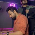 Vishal Mishra Instagram - You Wanted It,So Its Coming! #chaltereishqmein Male Version Out Soon 🎶❤️ Here is a little sneak peak !! #gadar2 . . @iamsunnydeol @quadri.sayeed @zeemusiccompany @anilsharma_dir @iutkarsharma @simratkaur_16 @ameeshapatel9 @neetimohan18 @zeestudiosofficial @gadarmovie_official #gadar #reels #instareels #mithoon #vishalmishra