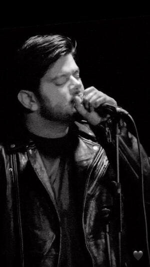 Vishal Mishra Instagram - 10000 comments and I will post an acoustic version of #Janiye for you❤️
.
.
#reels #vishalmishra #instareels