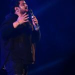 Vishal Mishra Instagram - Glimpse of how we converse in my concert 🎶 Magic of sir @arrahman ❤️🙏🏽 Written by @kamil_irshad_official Sung by the magician @mohitchauhanofficial . Coming to your cities soon ✈️❤️ . #reels #instareels #vishalmishra #vishalmishralive