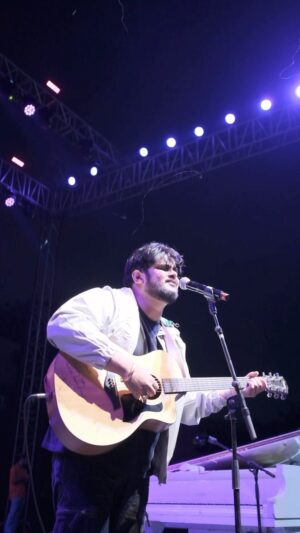 Vishal Mishra Instagram - When you sing back to me , I feel alive ❤️
I love you all 🫶🏽 #vmlive 
.
#reels #instareels #vishalmishra