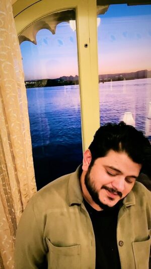 Vishal Mishra Instagram - Ghar Aja Pardesi Ke Teri Meri Ek Jind Di 🌹What a song ❤️
Magic of #UttamSingh , #AnandBakshi & #UditNarayan 
.
.
#reels #instareels #vishalmishra #Udaipur