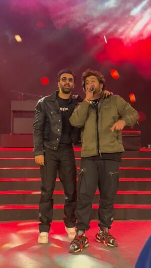Vishal Mishra Instagram - #PehleBhiMain with #RanbirKapoor❤️ Kaise Hua & Pehla Pyaar Ke Baad,HumAur @sandeepreddy.vanga lekar aaye hain #Animal se ye Gaana.Audio A Chuka Hai.I was waiting for the world to hear this 🎶🌍 
🖊️- @rajshekharis 
.
.
.
#reels #ranbirkapoor #animal #vishalmishra