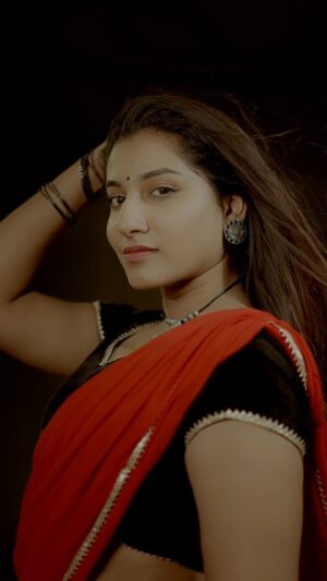Vishnupriyaa bhimeneni Instagram - For the love of @sreeleela14 & @sekharmaster ❤️❤️❤️❤️❤️❤️❤️❤️ ND  also the massy beats ❤️❤️❤️ 💃💃💃 

Saree : @maramsclothing_official @priyareddy_baddigam

Vc: @nagasai_pasumarthi 

Studio: @hydance.in 

#vishnupriyaabhimeneni #kurchimadathapetti #instareels
#trending #gunturkaram🌶️
